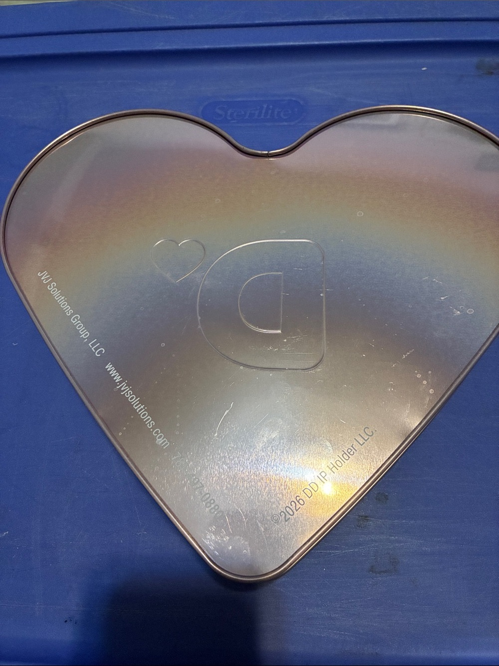 Dunkin' Heart Tins & Glove - Picture 3 of 9